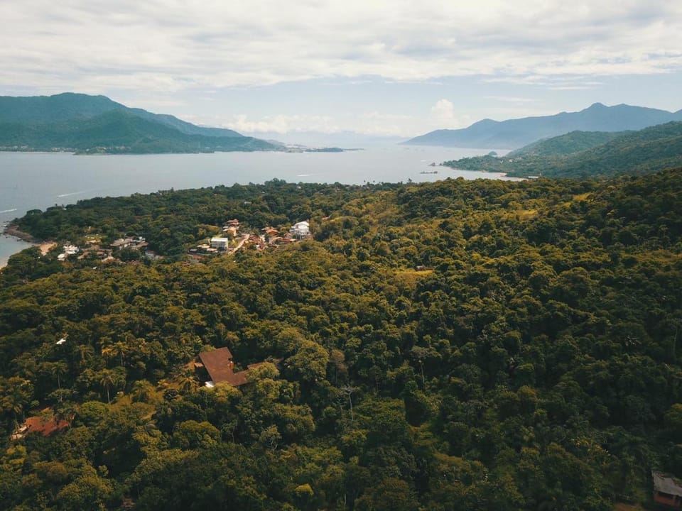 Bangalô com vista para o mar no condomínio Yacamim Ilhabela praia do Curral Villa in State of São Paulo