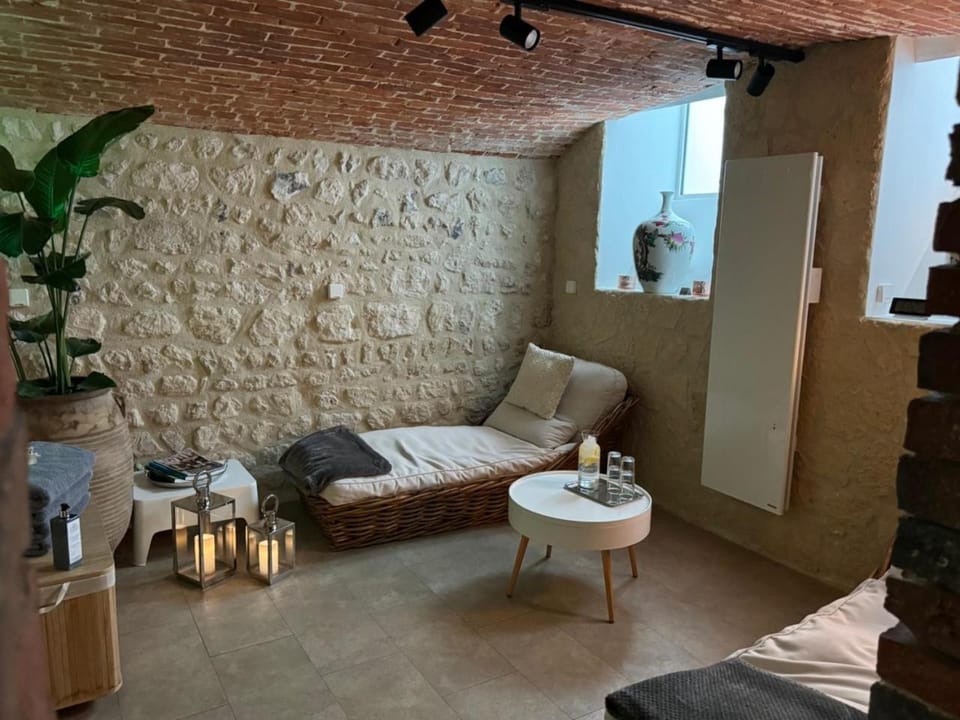 Massage, Spa and wellness centre/facilities