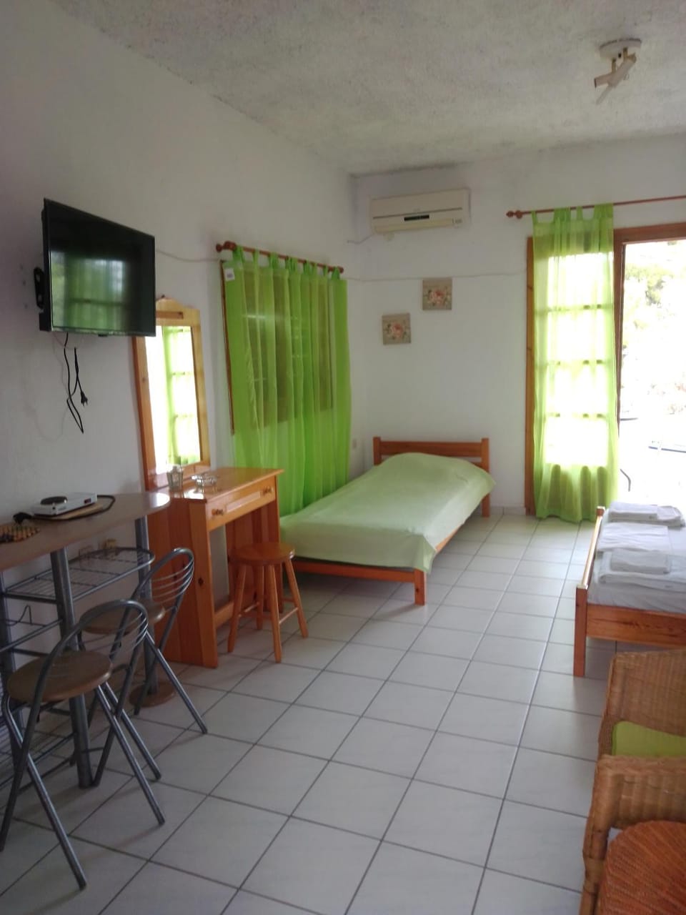 Photo of the whole room
