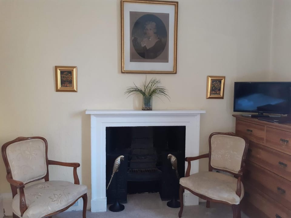 Living room, Seating area, flat iron