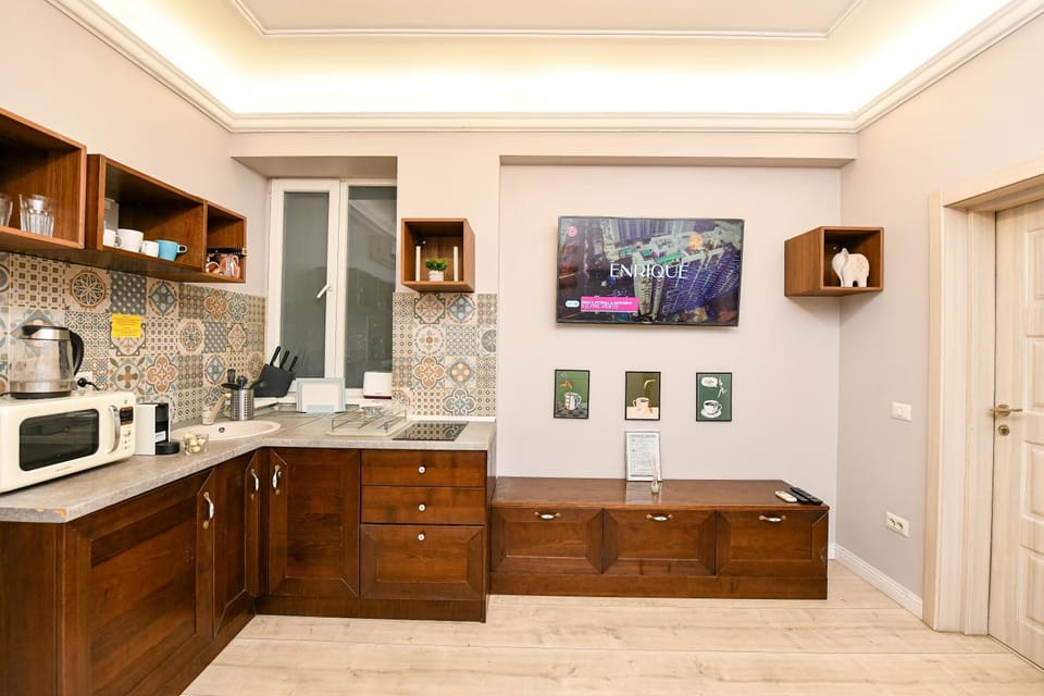 Kitchen or kitchenette