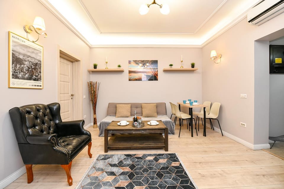 Living room, Seating area, Dining area, air conditioner