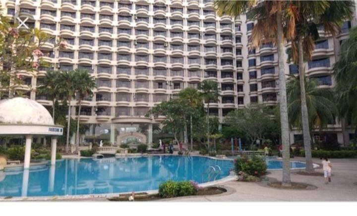 Swimming pool, Swimming pool
