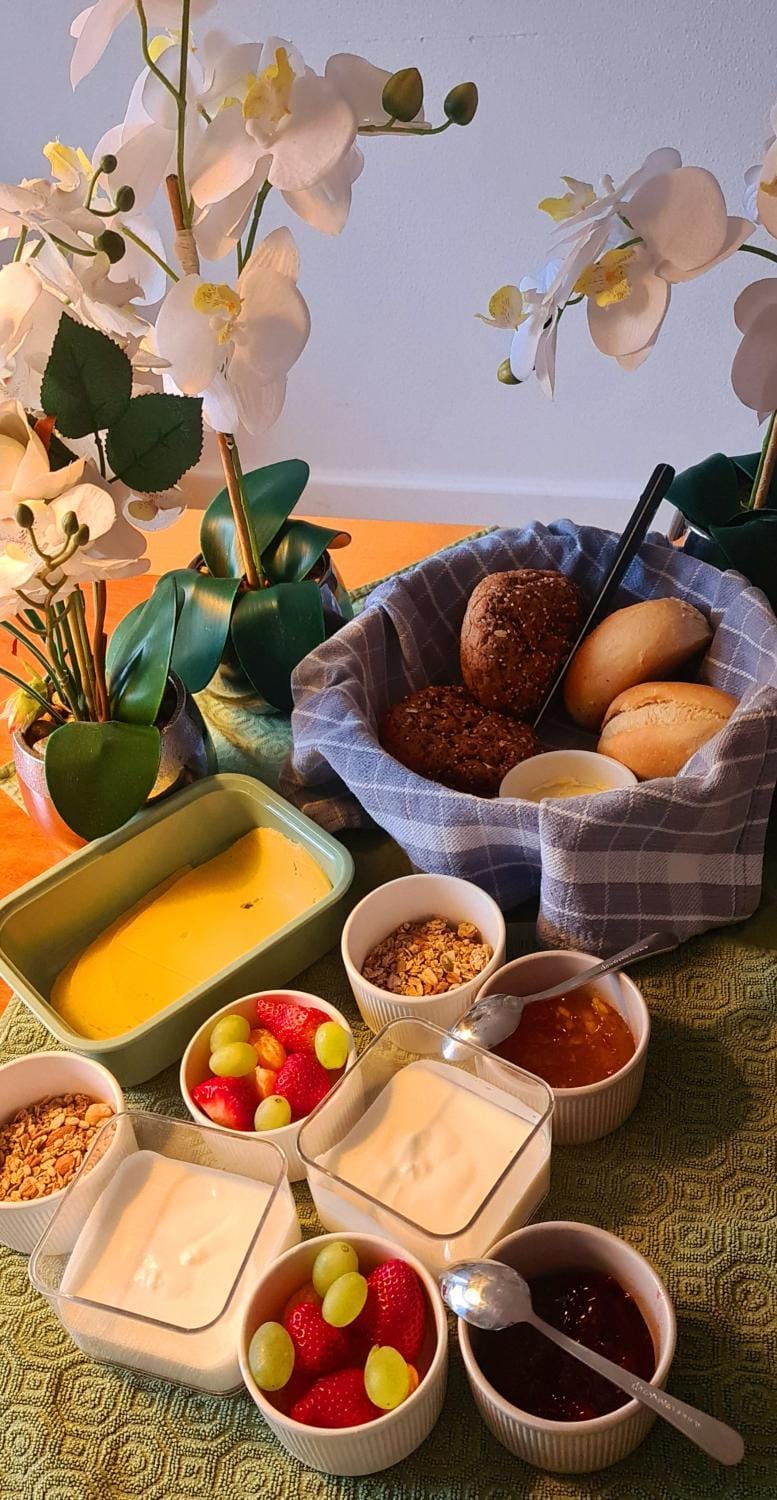 Food and drinks, Breakfast, Breakfast, Continental breakfast