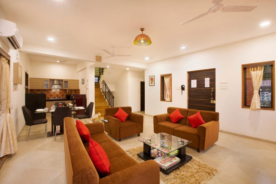 Communal lounge/ TV room, TV and multimedia, Kitchen or kitchenette, Living room, Food and drinks, Food and drinks, Seating area, Dining area, Evening entertainment, Food, Alcoholic drinks, air conditioner