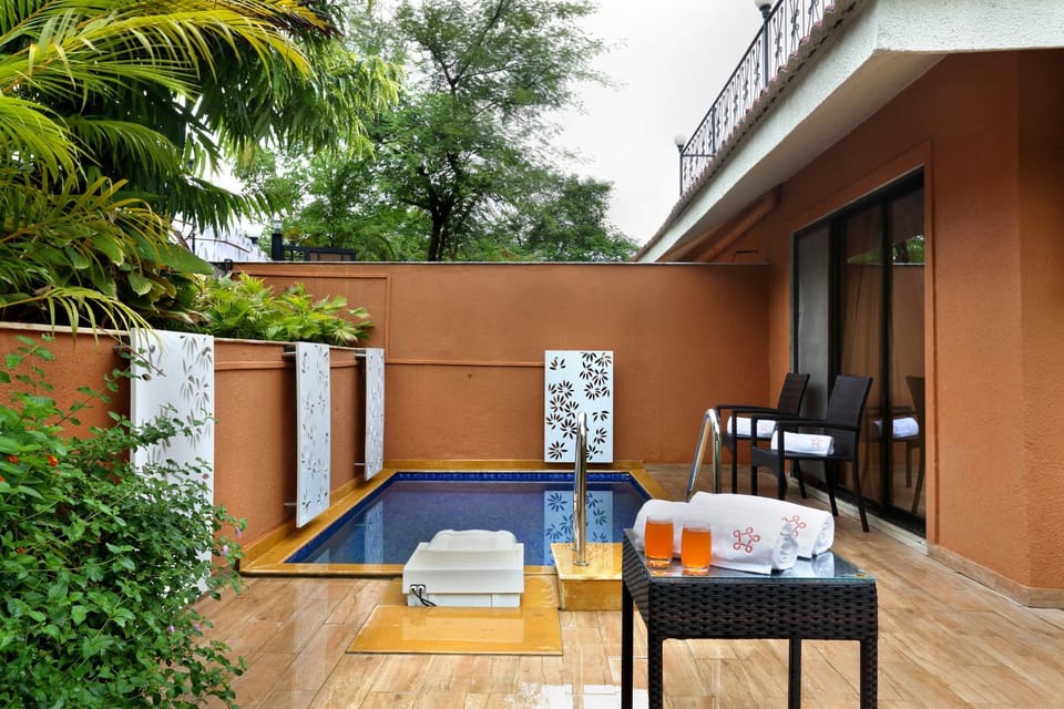 Patio, Day, Garden, View (from property/room), Balcony/Terrace, Food and drinks, Dining area, Garden view, Pool view, Swimming pool, Swimming pool, Drinks, sunbed