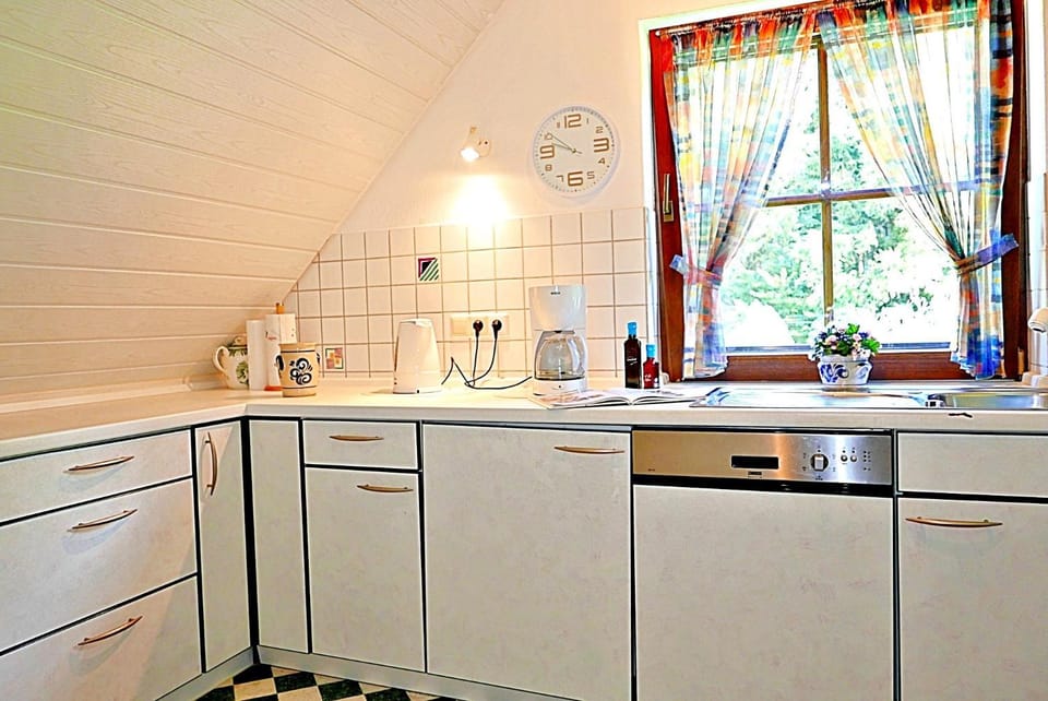 Property building, Kitchen or kitchenette, Living room