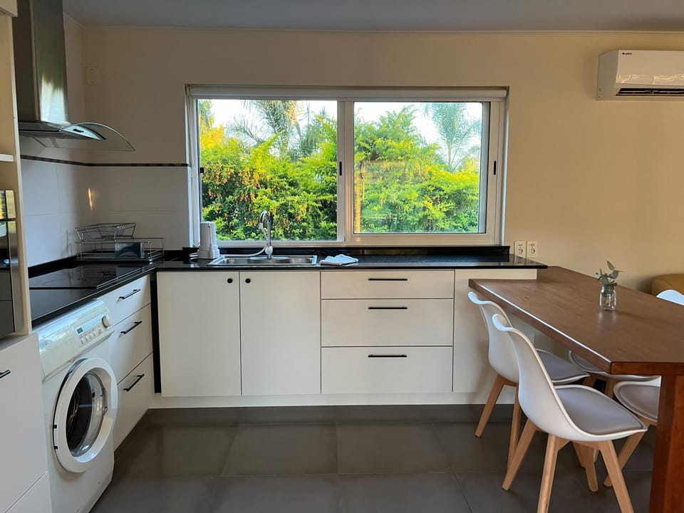 Kitchen or kitchenette, Dining area, washing machine