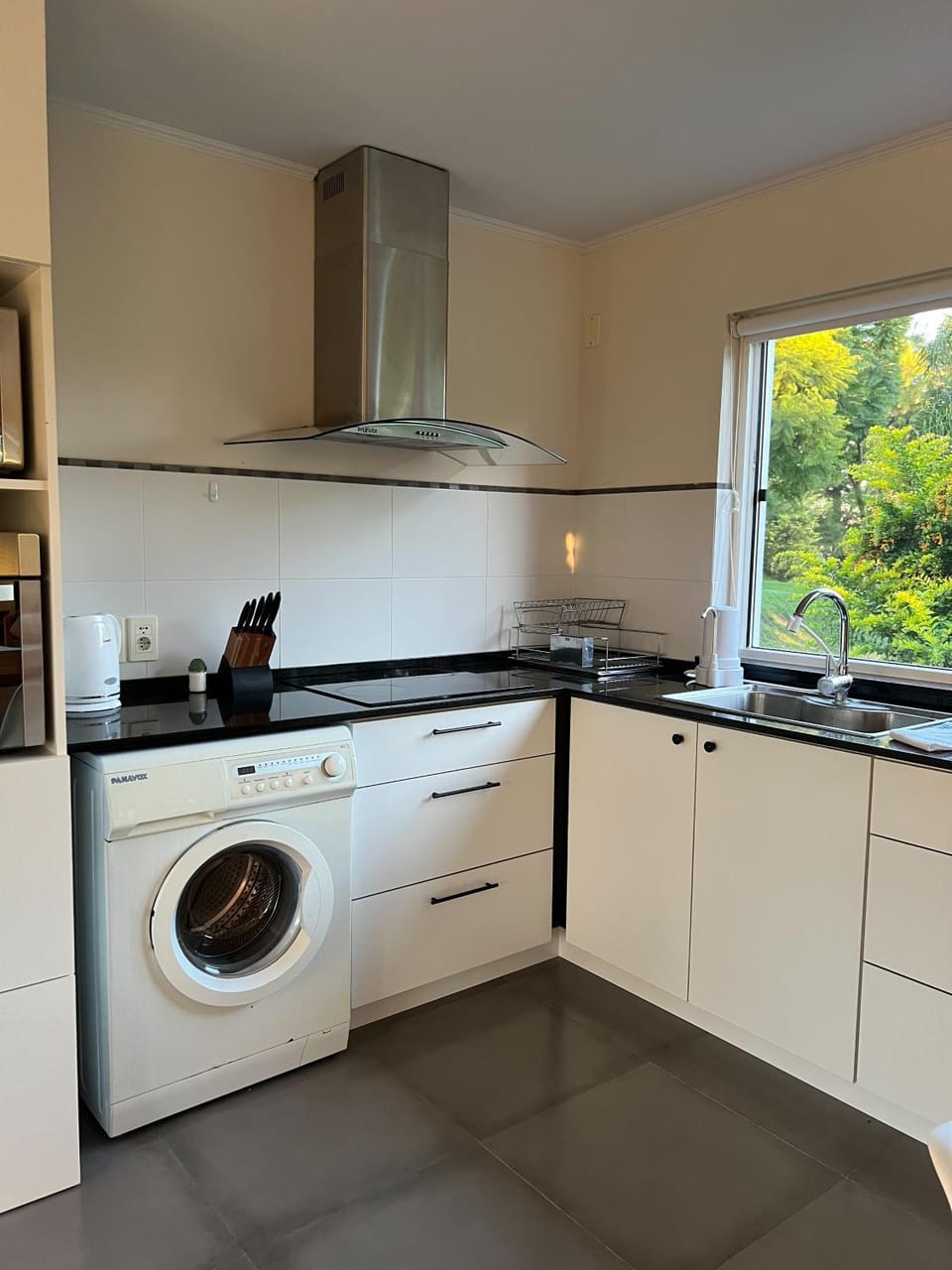 Kitchen or kitchenette, stove, washing machine