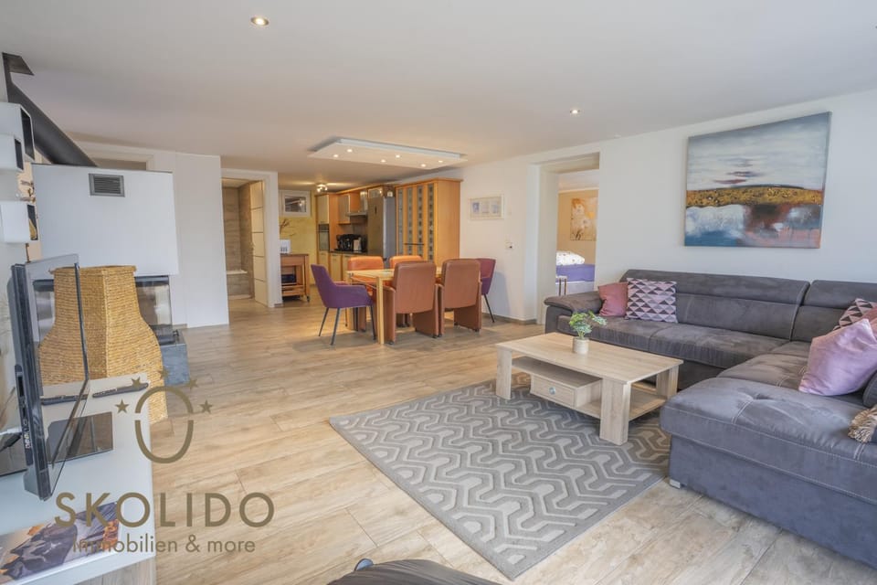 Living room, Dining area