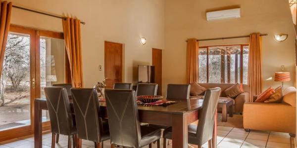 Seating area, Dining area