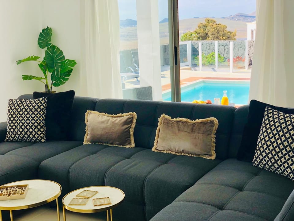 Living room, Swimming pool, Swimming pool