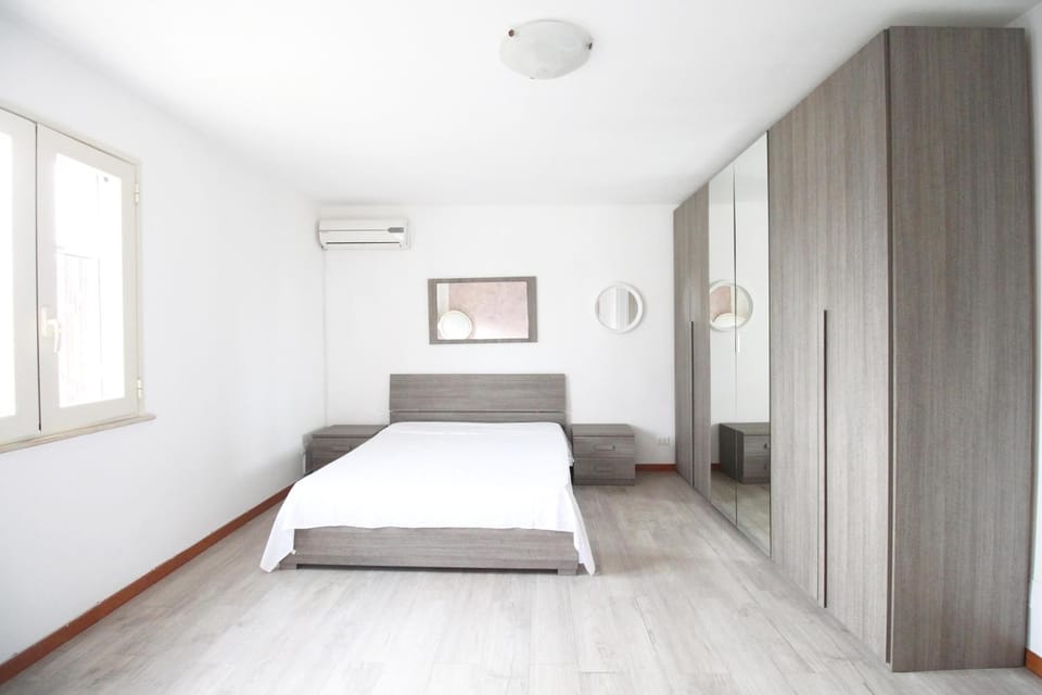 Bed, Photo of the whole room, Bedroom, wardrobe, air conditioner