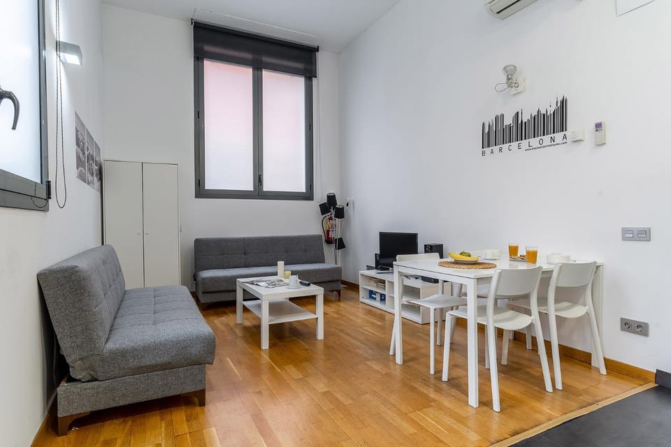 Living room, Seating area, Dining area, internet, air conditioner