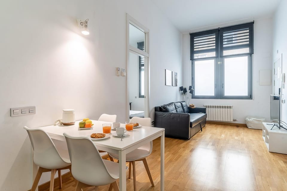 Living room, Food and drinks, Seating area, Dining area, internet