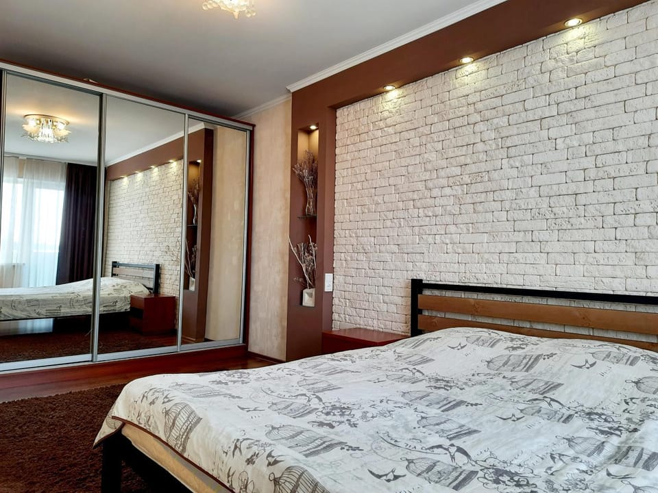 Староярмаркова с видом на парк и реку Apartment in Dnipropetrovsk Oblast