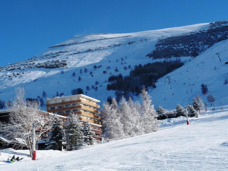 Skiing, Mountain view
