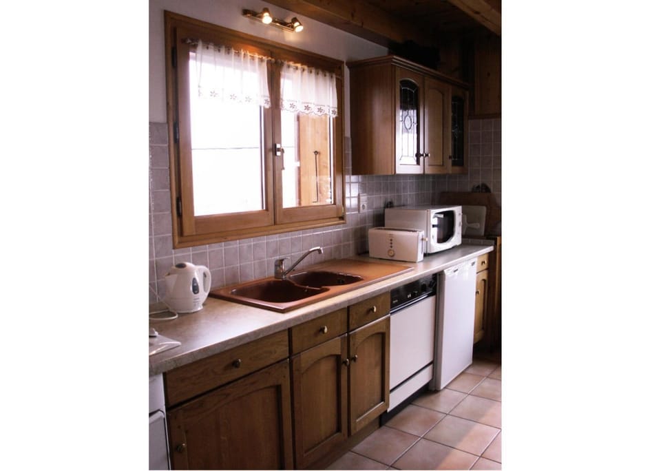 Bathroom, oven, kitchen