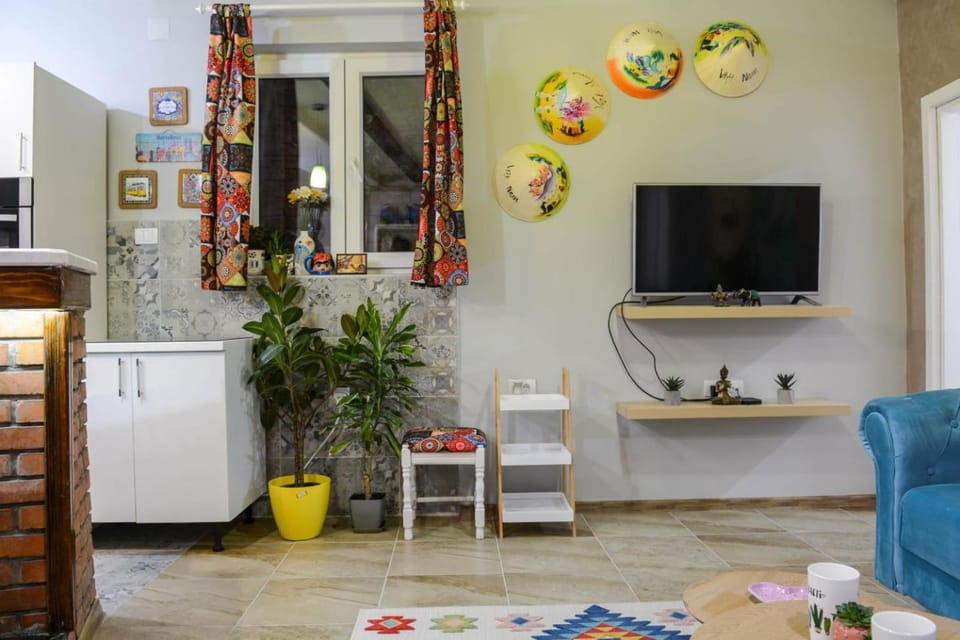 TV and multimedia, Living room, Seating area, Evening entertainment