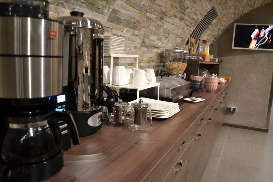 Coffee/tea facilities, Food and drinks, Breakfast, Drinks