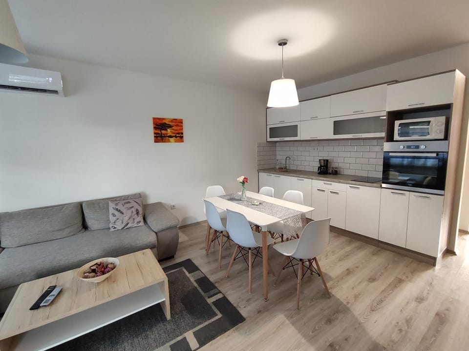 Kitchen or kitchenette, Living room
