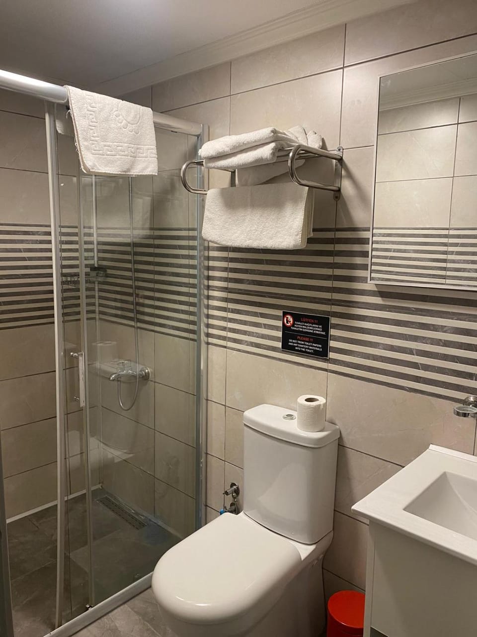 Shower, Toilet, Bathroom, towels