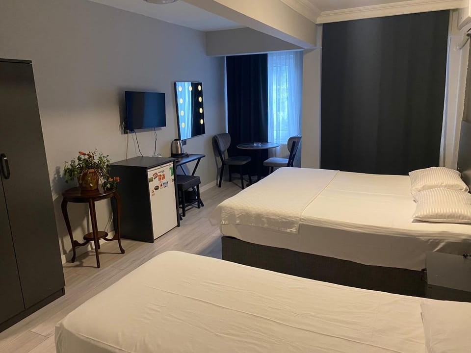 Bed, TV and multimedia, Photo of the whole room, Bedroom, wardrobe