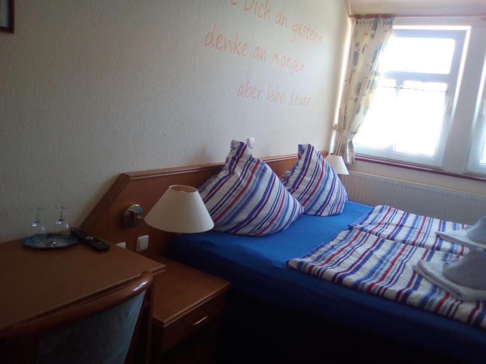 Bed, Day