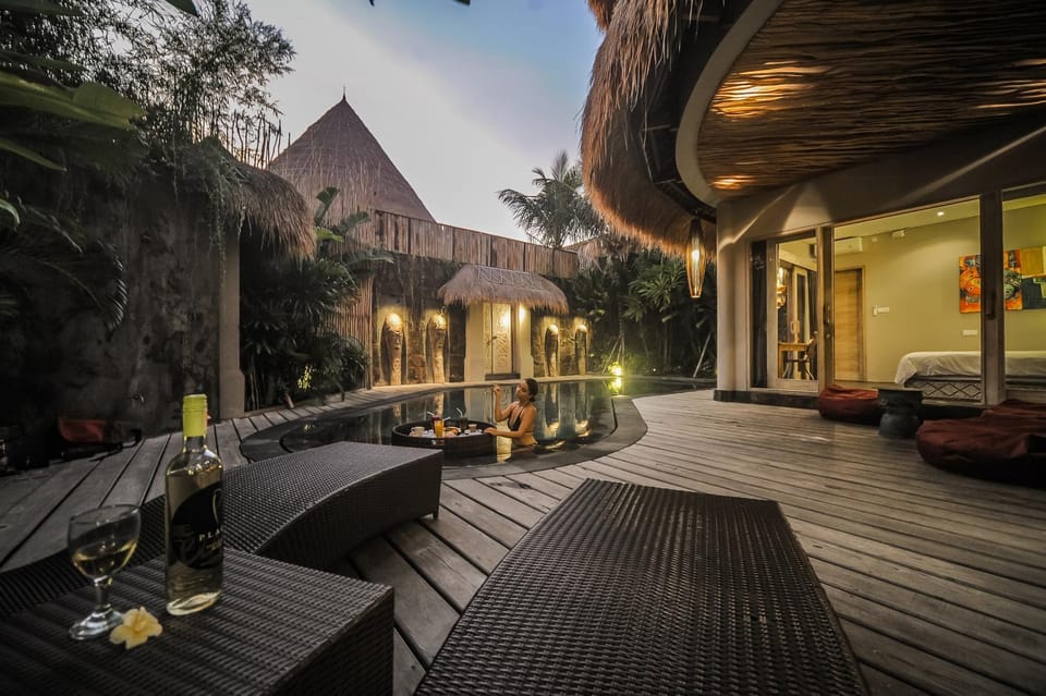 Swimming pool, Breakfast