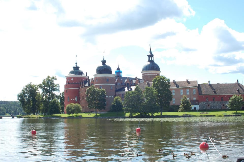 Nearby landmark, Neighbourhood, Natural landscape