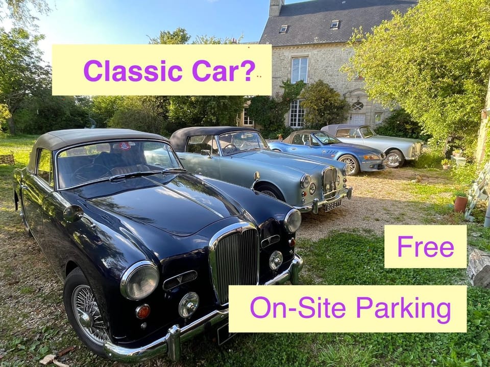 Le Manoir des Doyens Loft - Sleeps 8 - D-Day Museum on-site - Ten Minute Walk to Commonwealth Cemetery! Bed and Breakfast in Bayeux