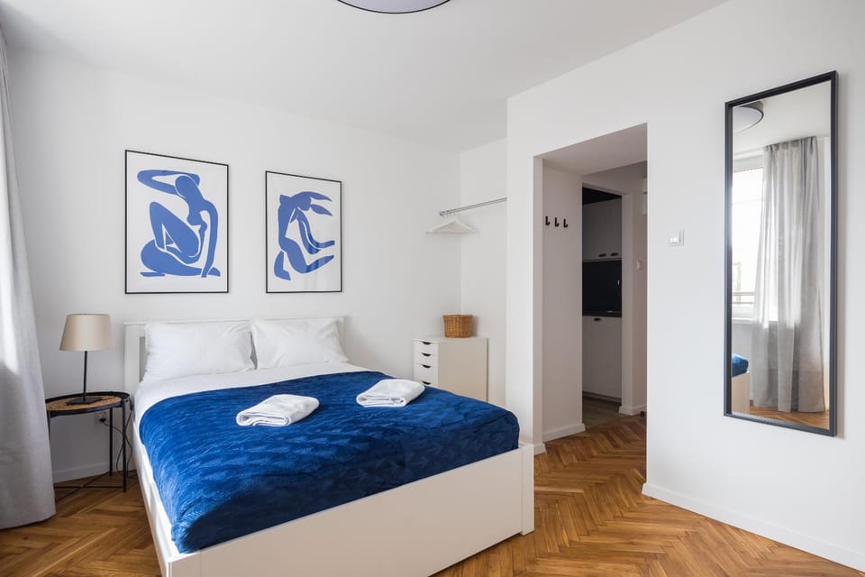 Bed, Bedroom, hair dresser, towels