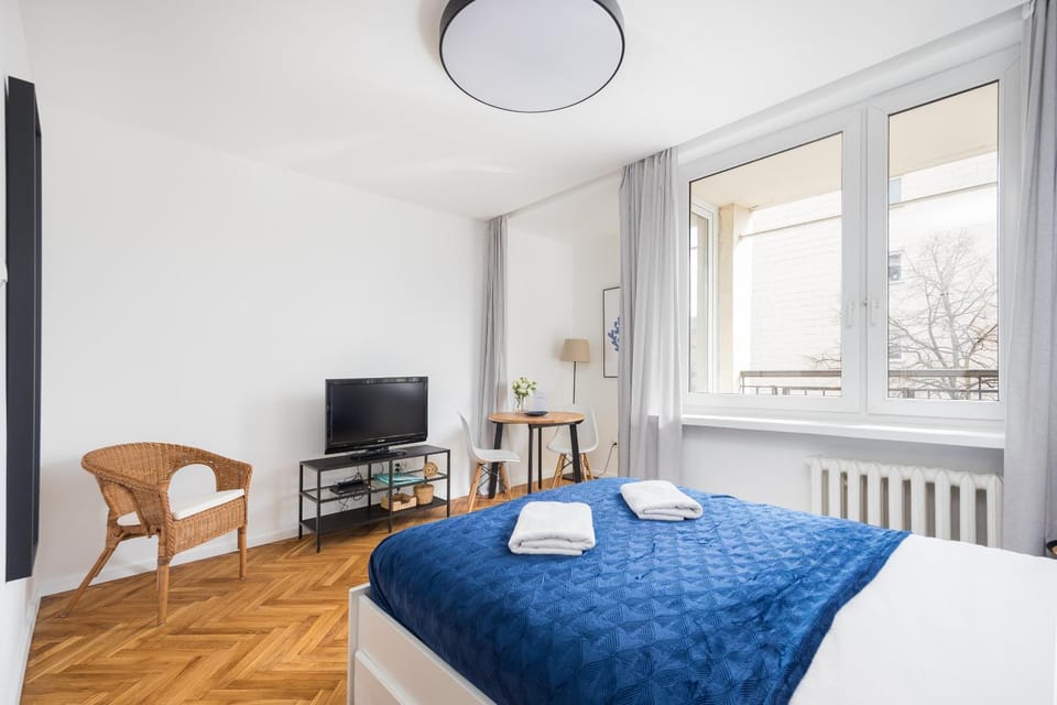 Bed, TV and multimedia, Dining area, Evening entertainment, towels