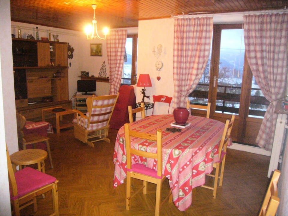 Bed, kitchen