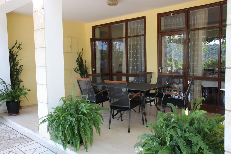 Facade/entrance, Balcony/Terrace