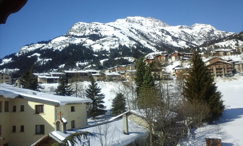 Skiing, Mountain view