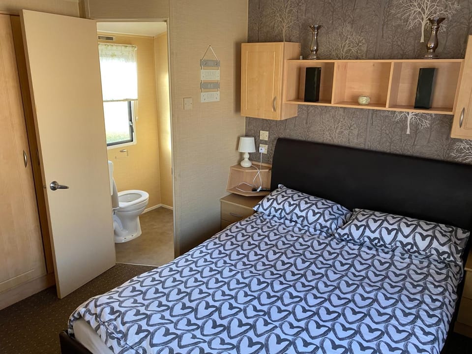 2 and 3 Bedroom caravans with Hot Tubs at tattershall Campground/ 
RV Resort in Tattershall
