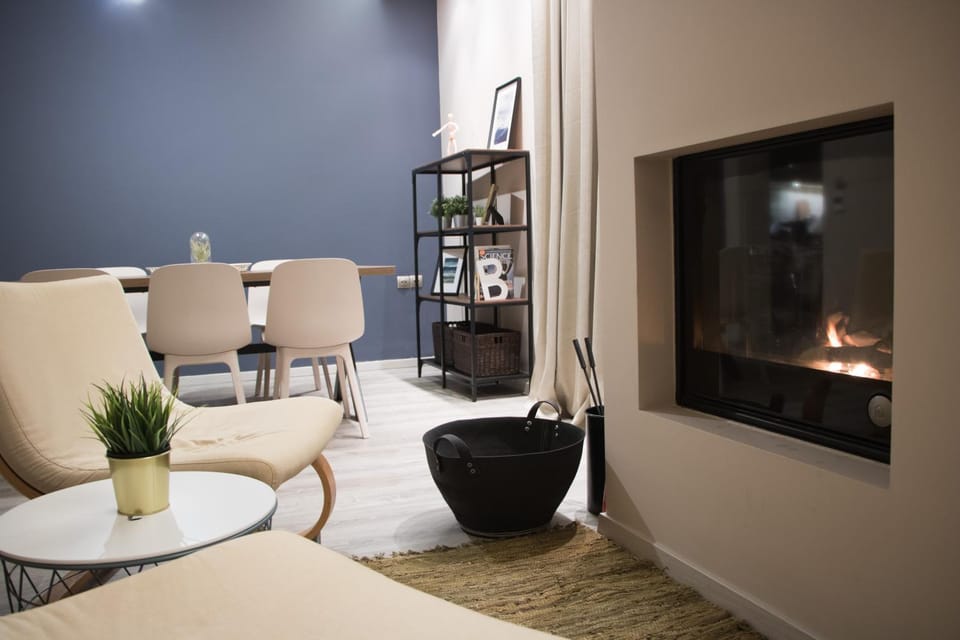 Seating area, Dining area, flat iron