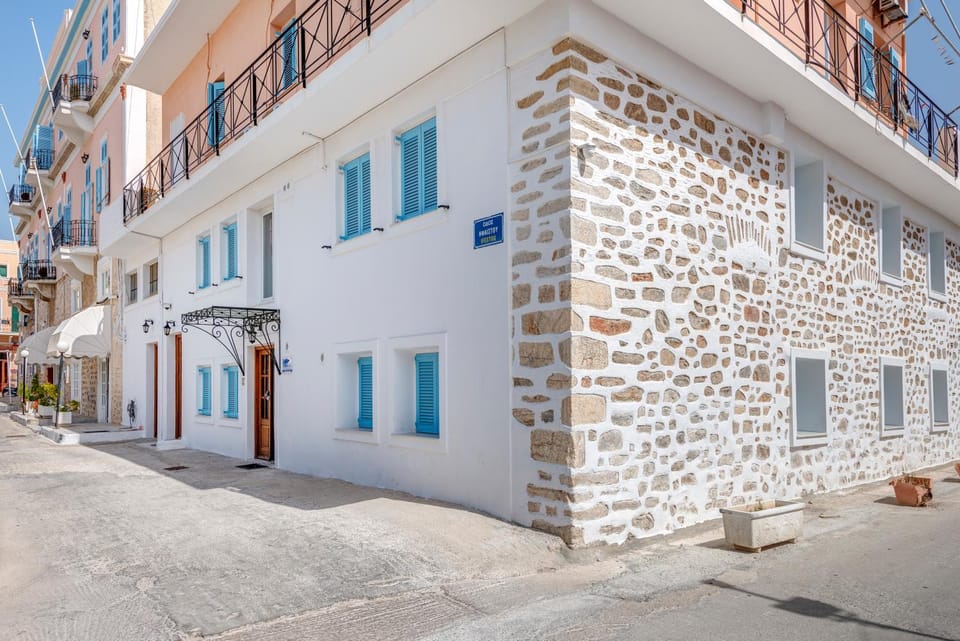 Facade/entrance