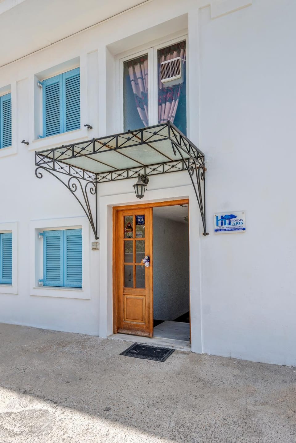 Facade/entrance