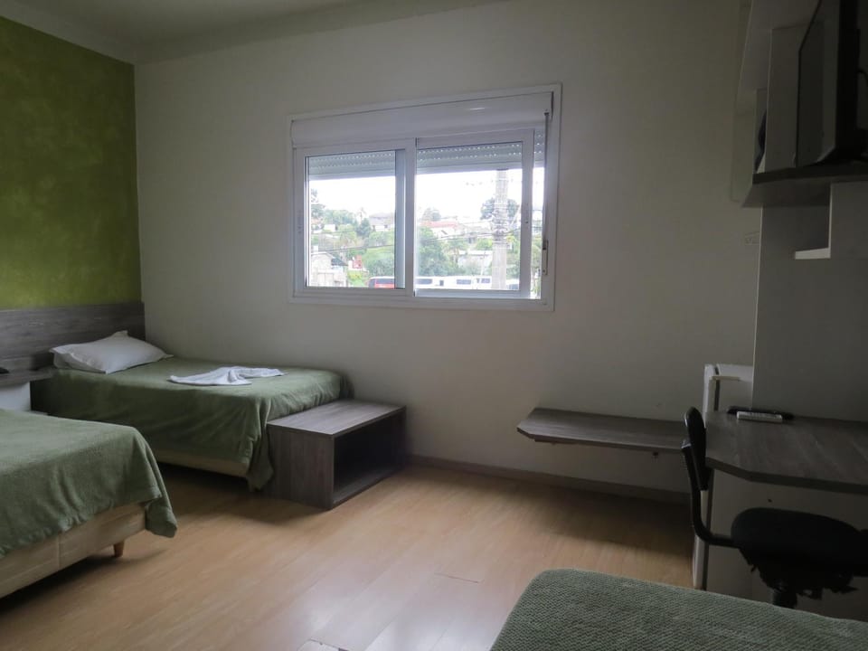 Bed, TV and multimedia, Photo of the whole room, Bedroom, hair dresser, towels