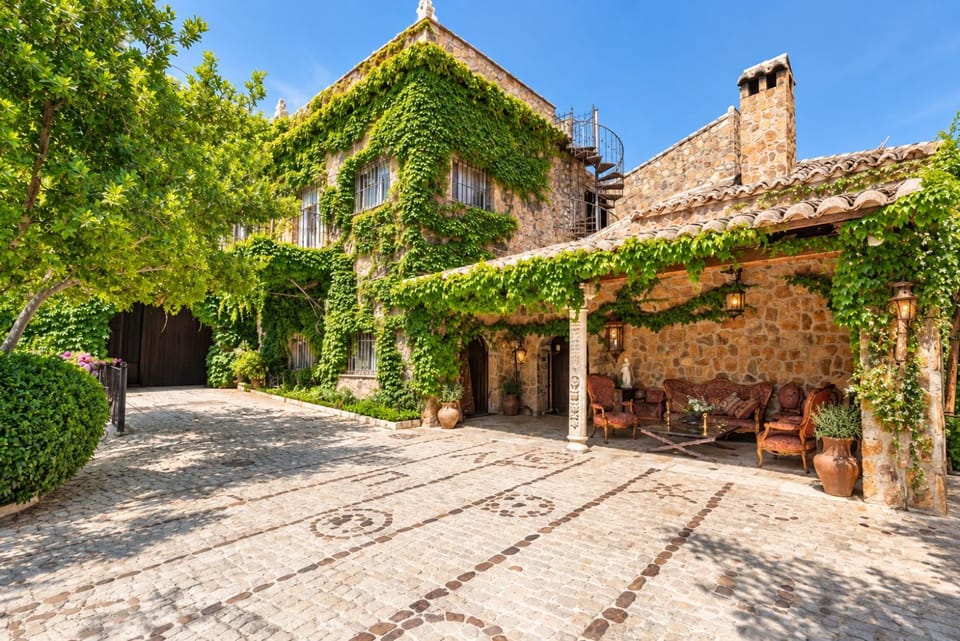 Property building, Facade/entrance, Spring, Off site, Day, Lobby or reception
