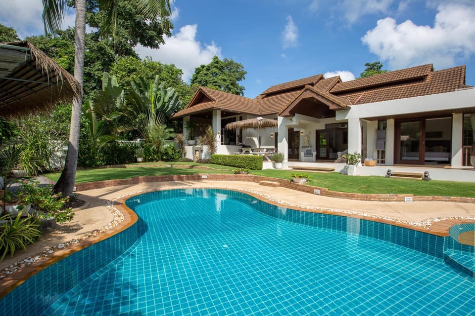 Property building, Garden, Swimming pool