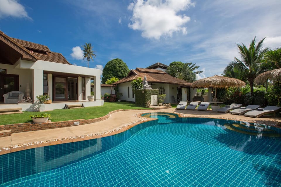 Property building, Garden, Swimming pool, sunbed
