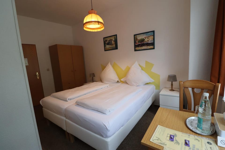 Bed, Bedroom, room service