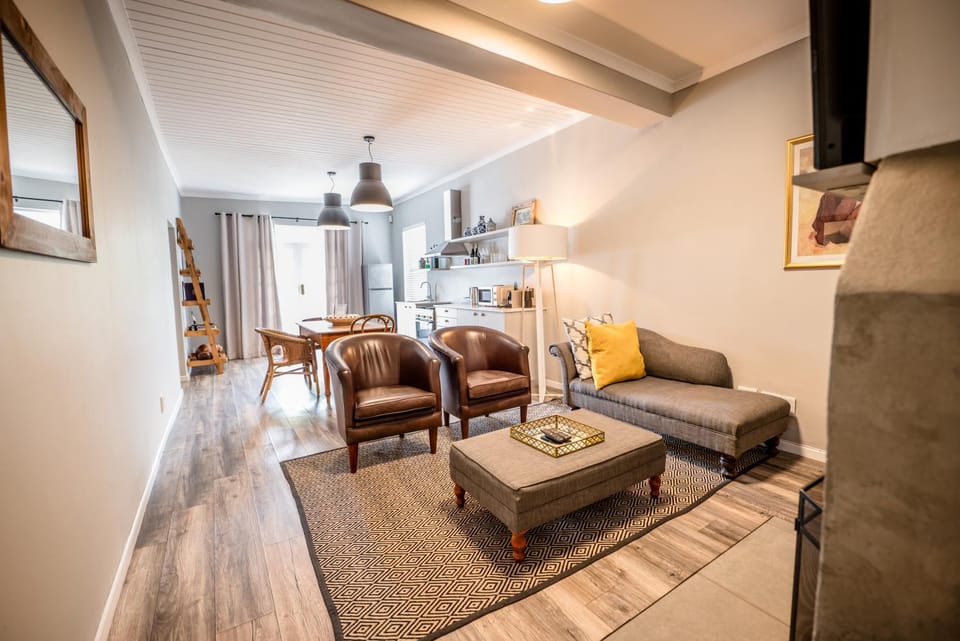 View (from property/room), Decorative detail, Seating area