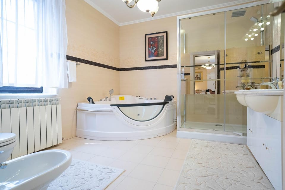 Shower, Toilet, Bathroom, Bath
