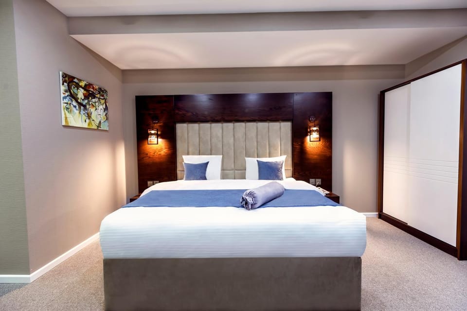 Bed, Photo of the whole room, Decorative detail, Bedroom
