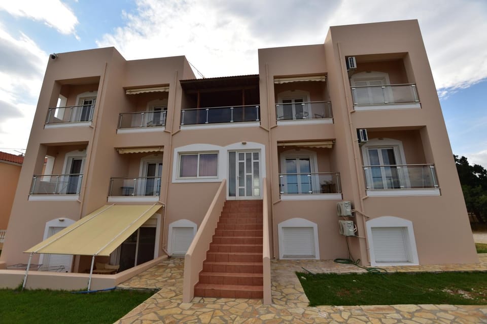 Flisvos Rooms Apartment in Crete