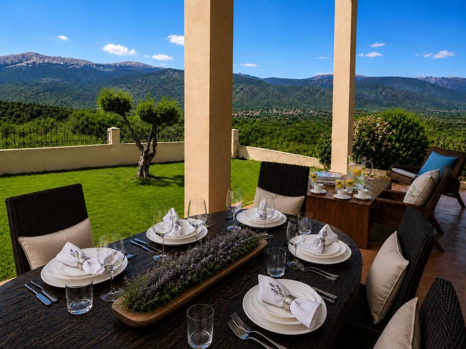 Natural landscape, View (from property/room), Balcony/Terrace, Dining area